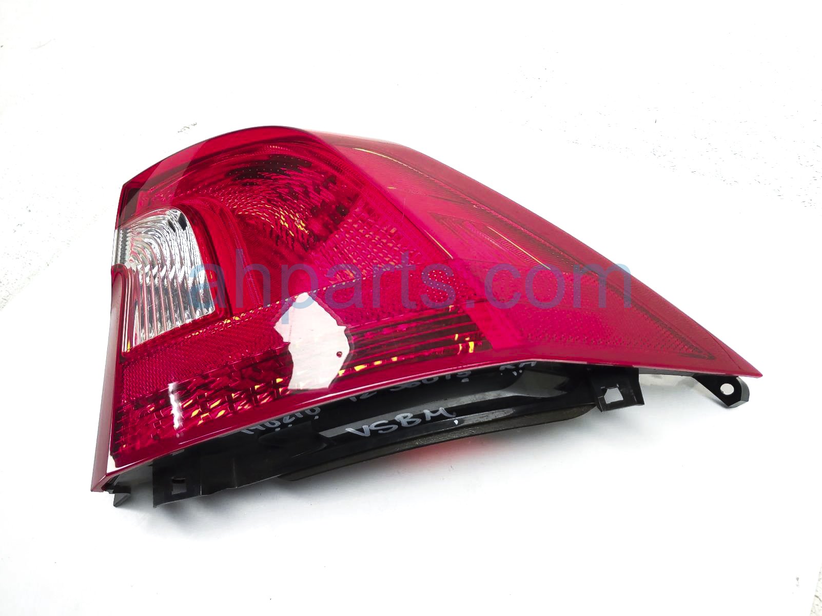 $70 Volvo RH TAIL LAMP / LIGHT (ON BODY)-NOTES