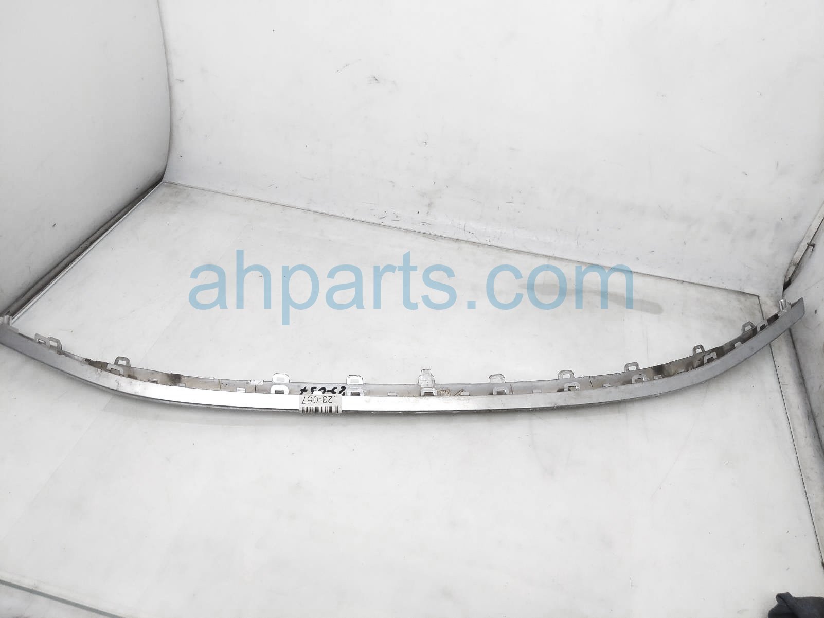 $45 Honda LOWER CENTER GRILLE MOLDING - CHROME