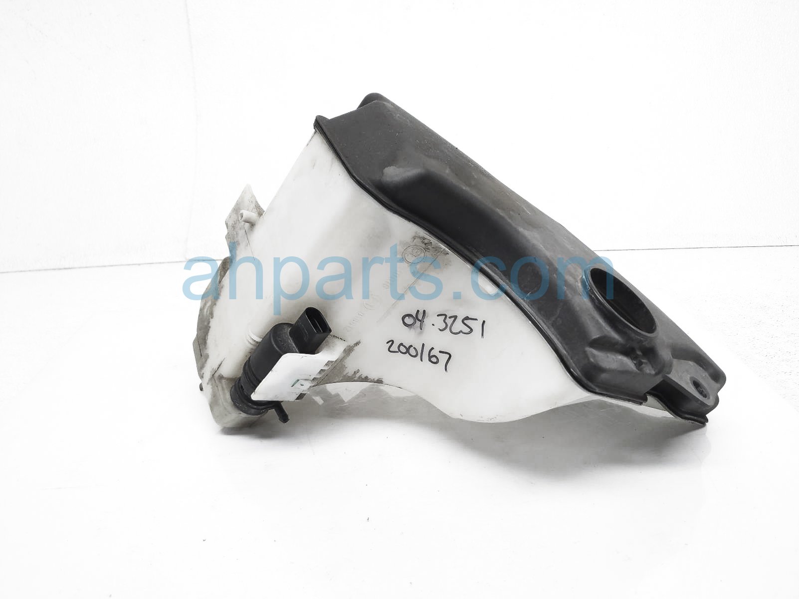 $30 BMW WINDSHIELD WASHER RESERVOIR TANK