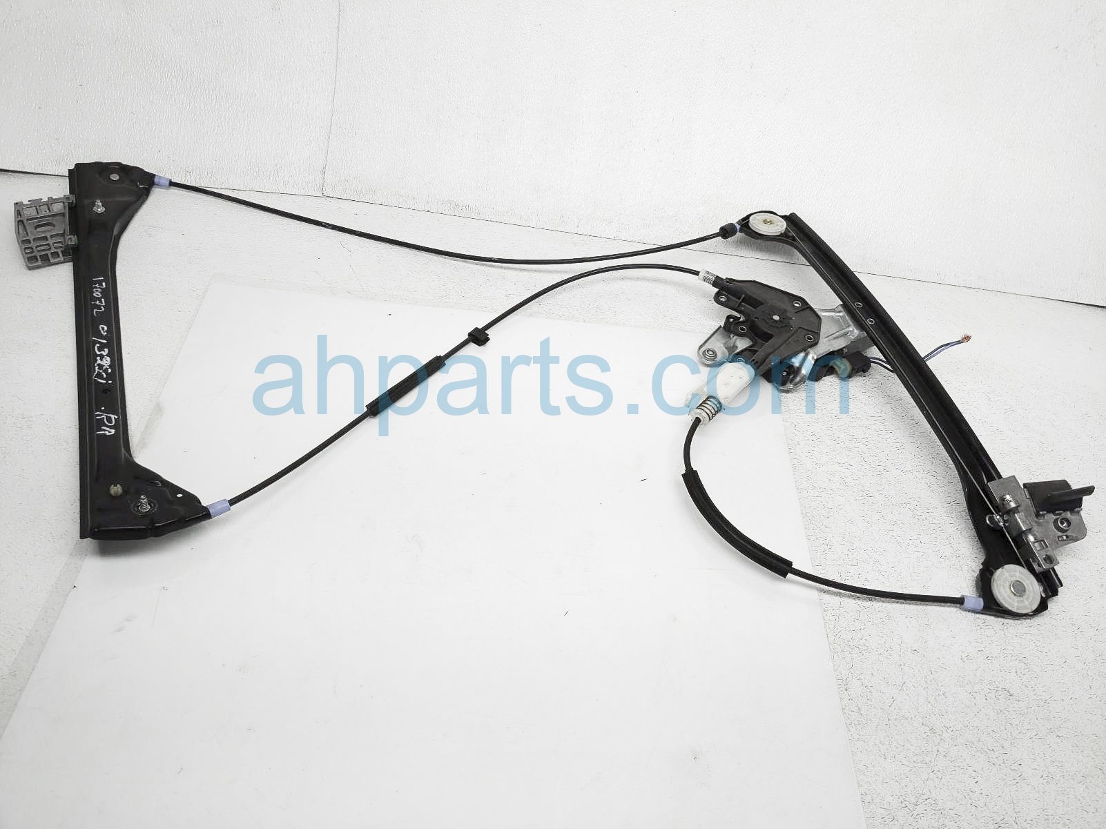 $50 BMW FR/RH DOOR WINDOW REGULATOR & MOTOR