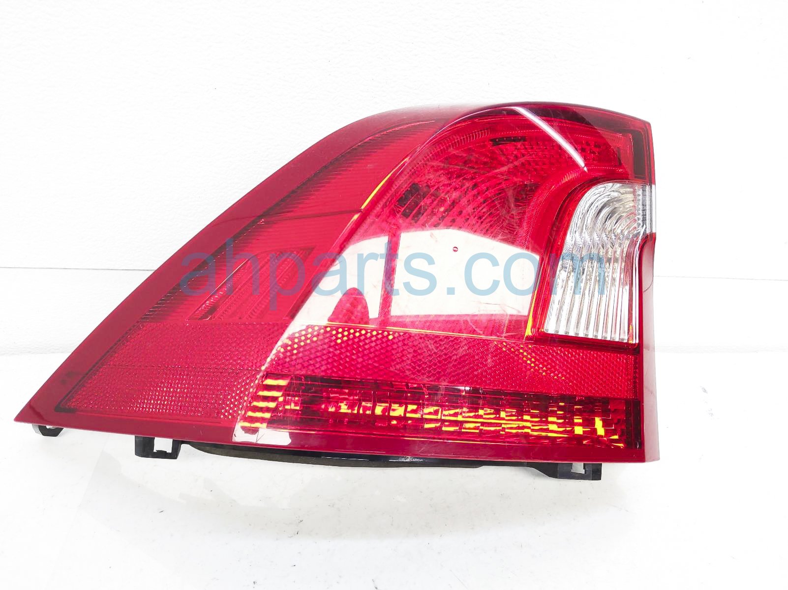 $65 Volvo LH TAIL LAMP (ON BODY) - NOTES