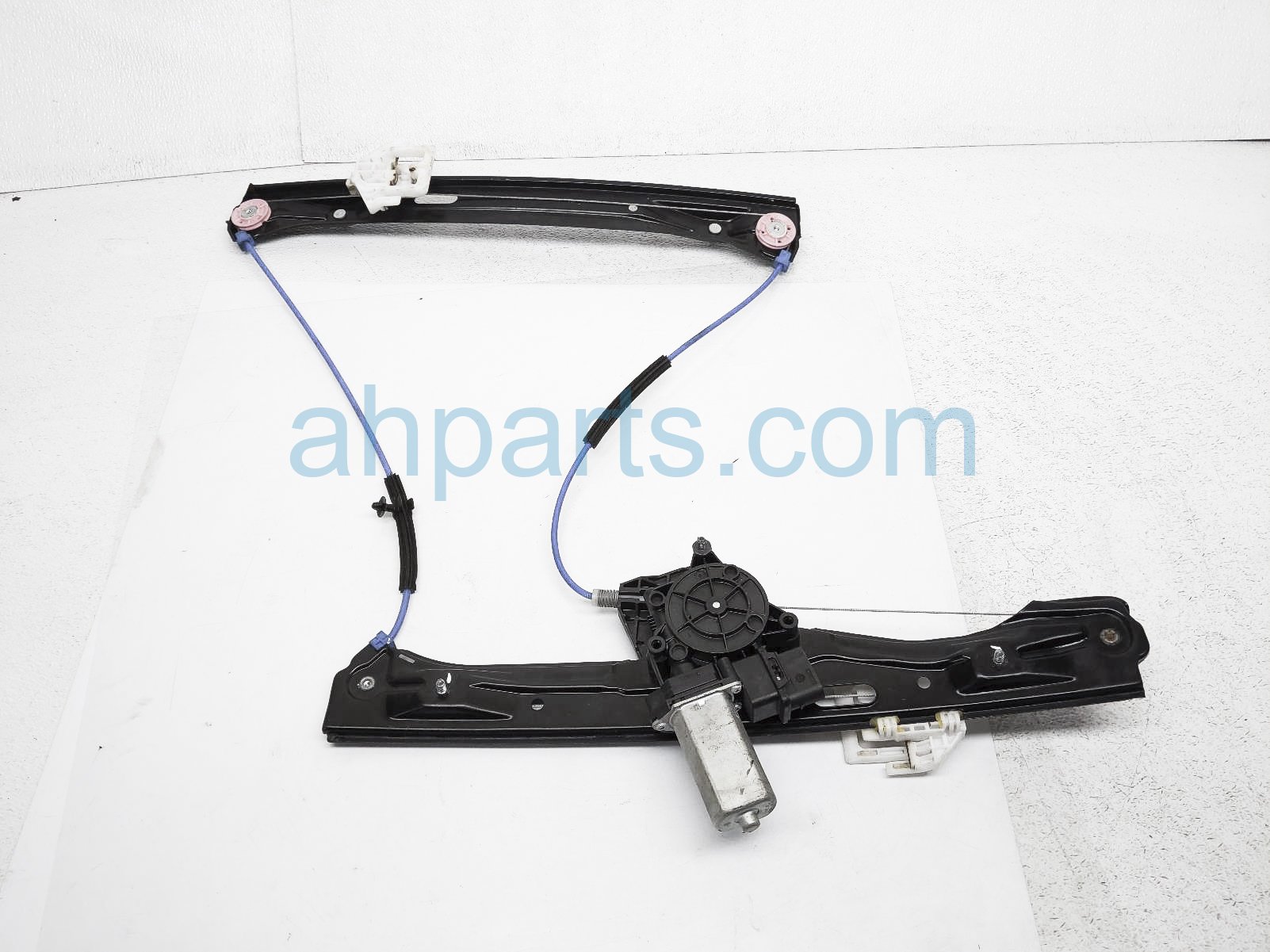 $60 BMW FR/RH WINDOW REGULATOR & MOTOR