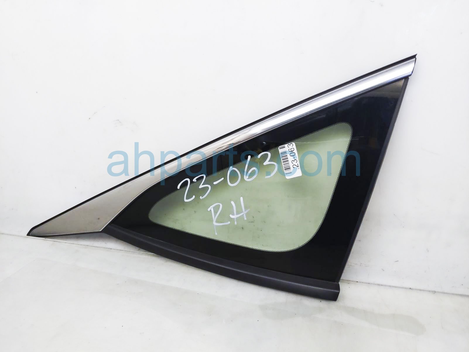 $85 Honda RH QUARTER WINDOW GLASS