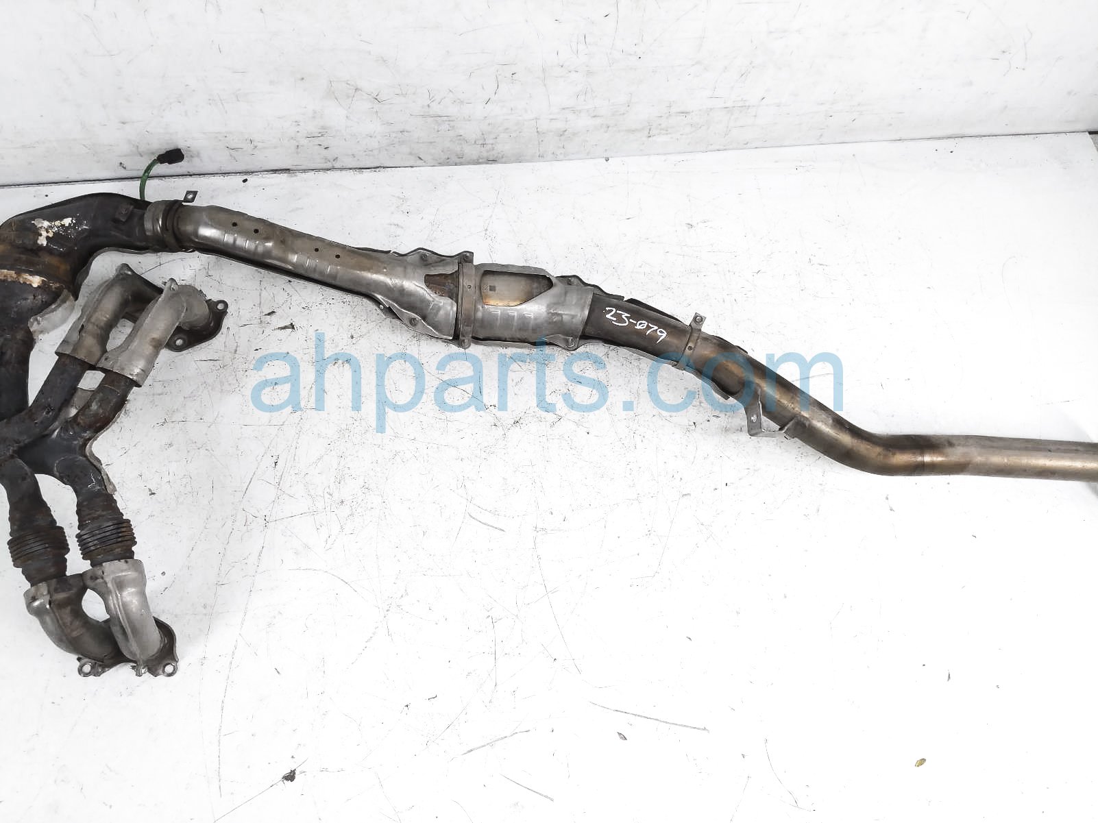 $1500 Subaru EXHAUST MANIFOLD & PIPE ASSY - 2.5L