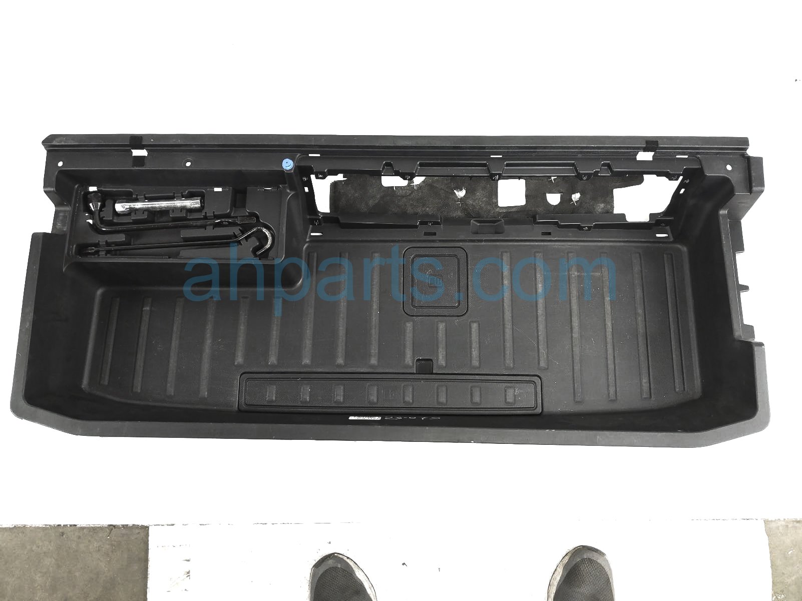 $150 Subaru STORAGE COMPARTMENT W/ JACK