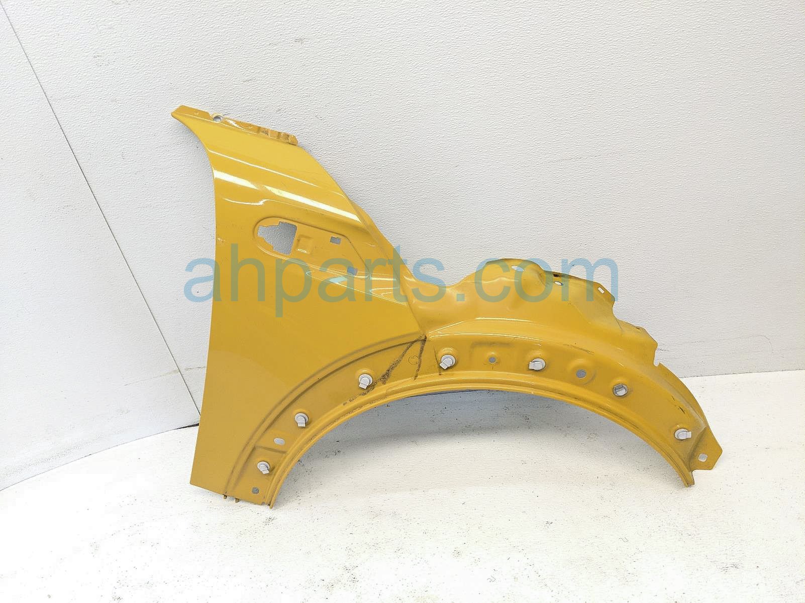 $75 BMW RH FENDER - YELLOW