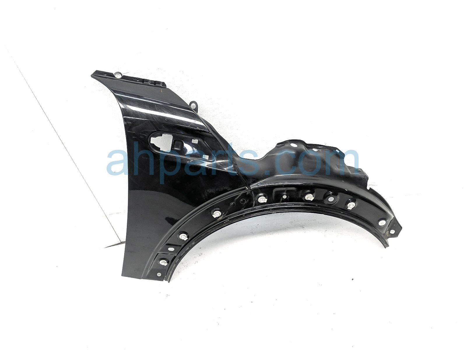 $75 BMW RH FENDER - BLACK