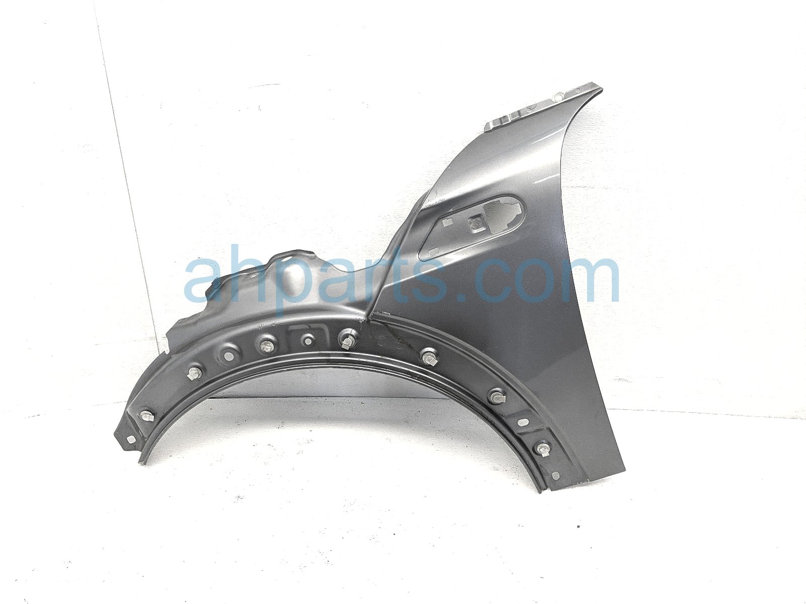 $73 BMW LH FENDER - GRAY