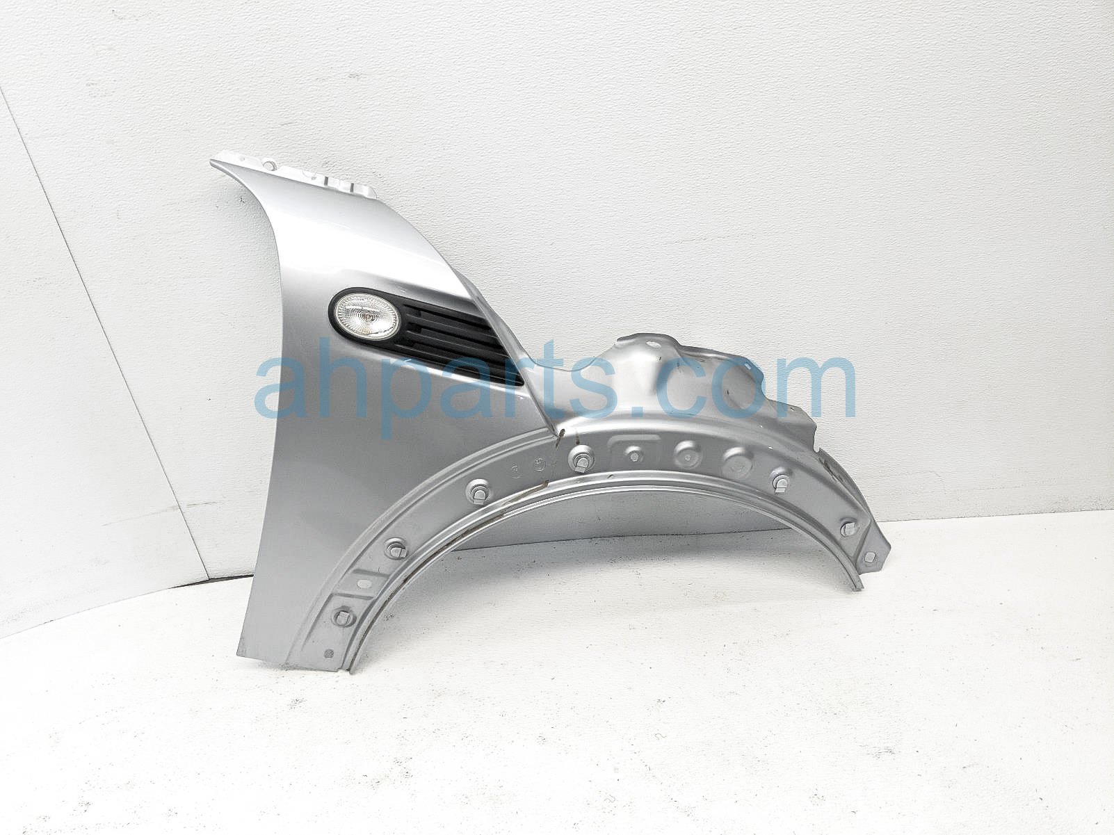 $75 BMW RH FENDER - SILVER