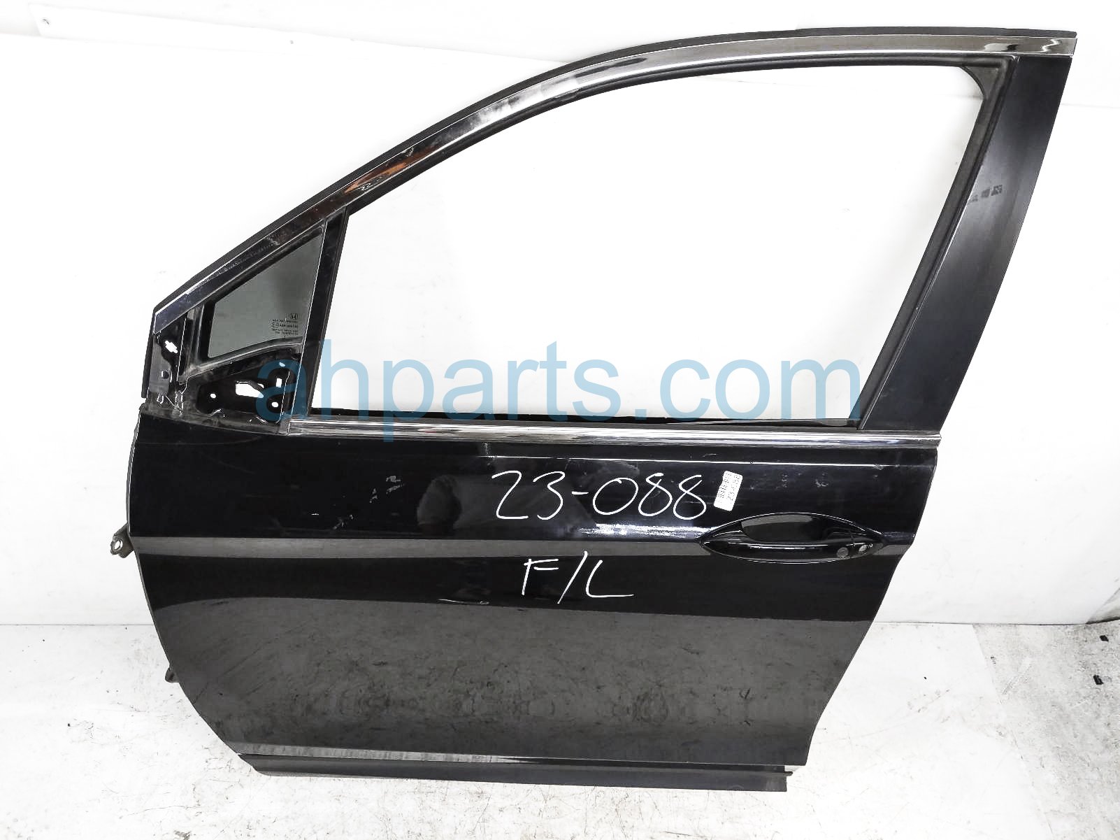 $849 Honda FR/LH DOOR - BLACK - NO MIRROR/TRIM