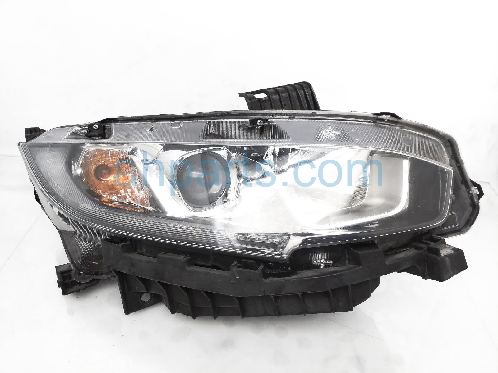 $175 Honda RH HEADLAMP / LIGHT