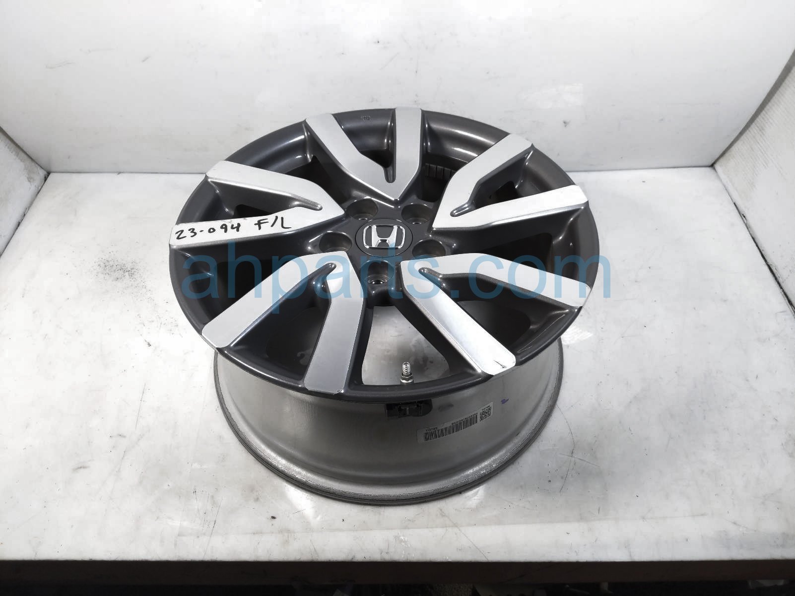 $150 Honda FR/LH WHEEL / RIM - NOTES