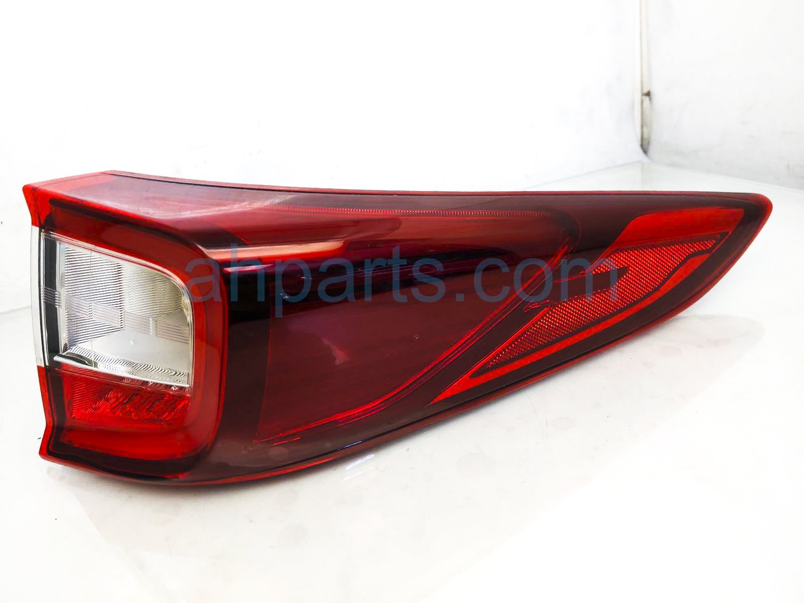 $200 Acura RH TAIL LAMP (ON BODY)