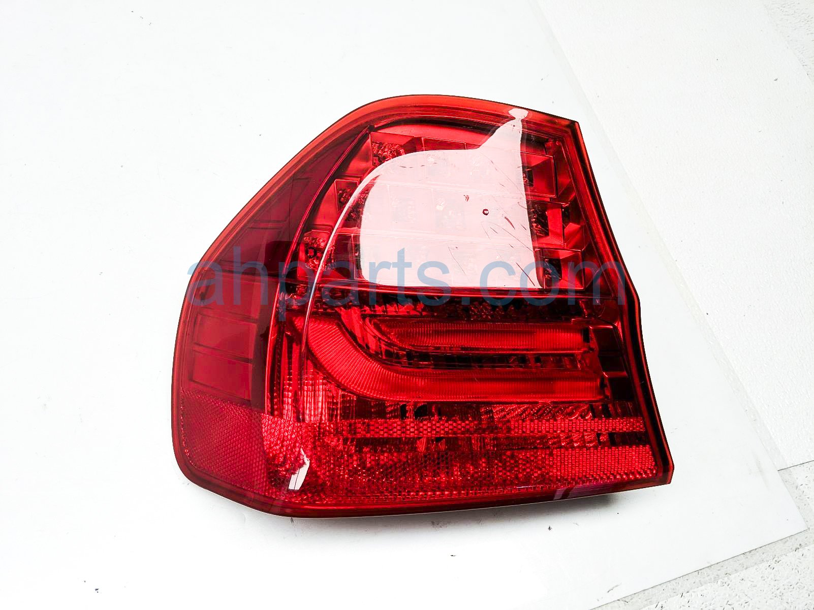 $60 BMW LH TAIL LAMP / LIGHT (ON BODY)-NOTES