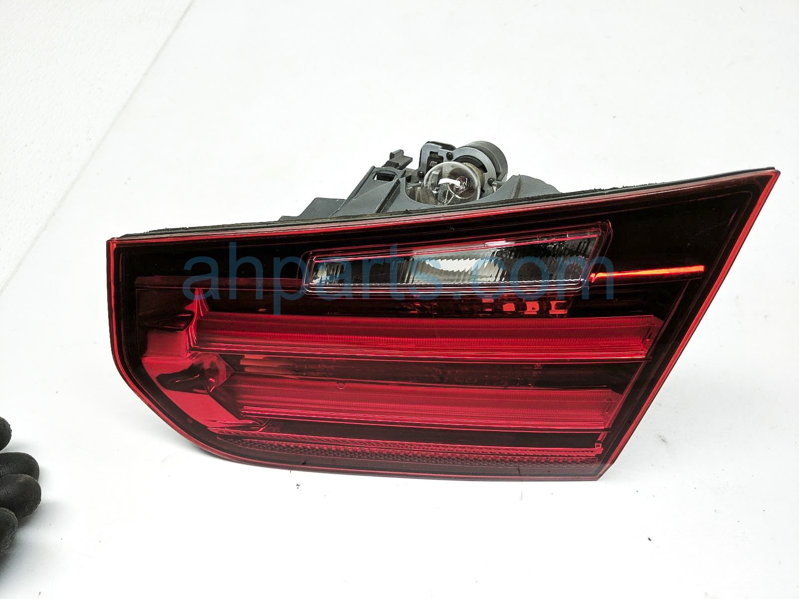 $55 BMW RH BACK UP LAMP (ON TRUNK) - NIQ