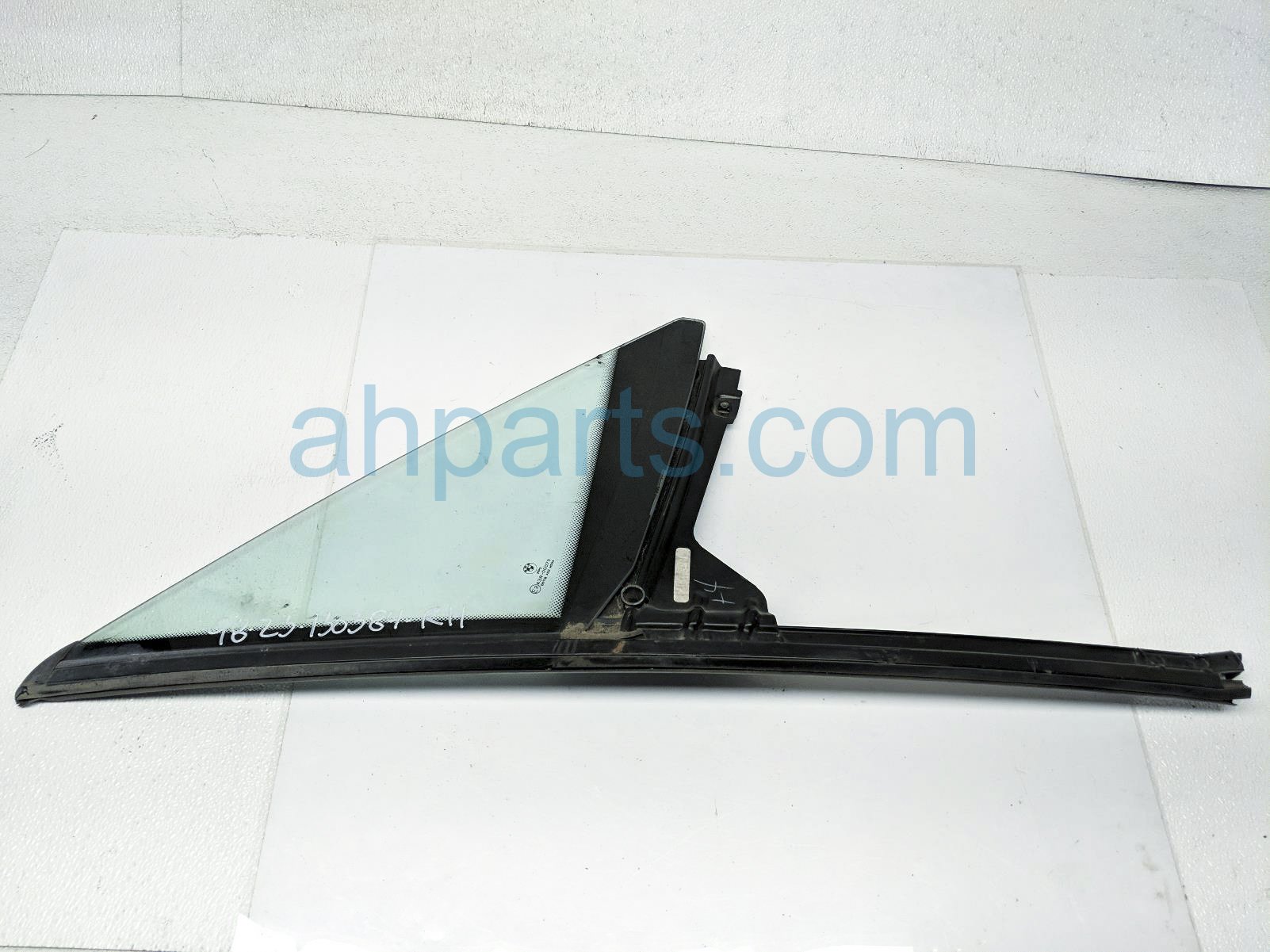 $75 BMW RH DOOR VENT GLASS WINDOW