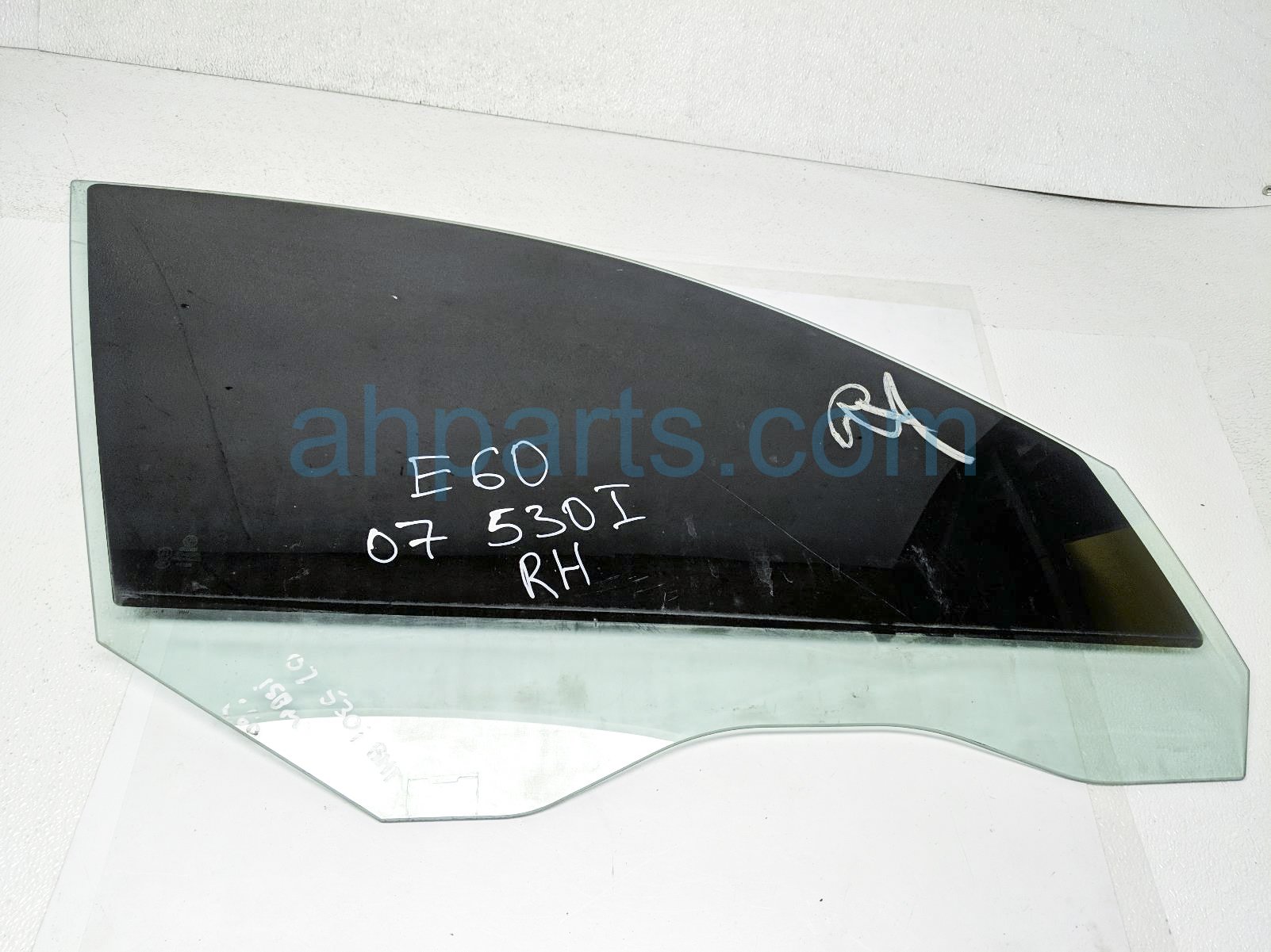 $60 BMW FR/RH DOOR GLASS WINDOW - TINTED