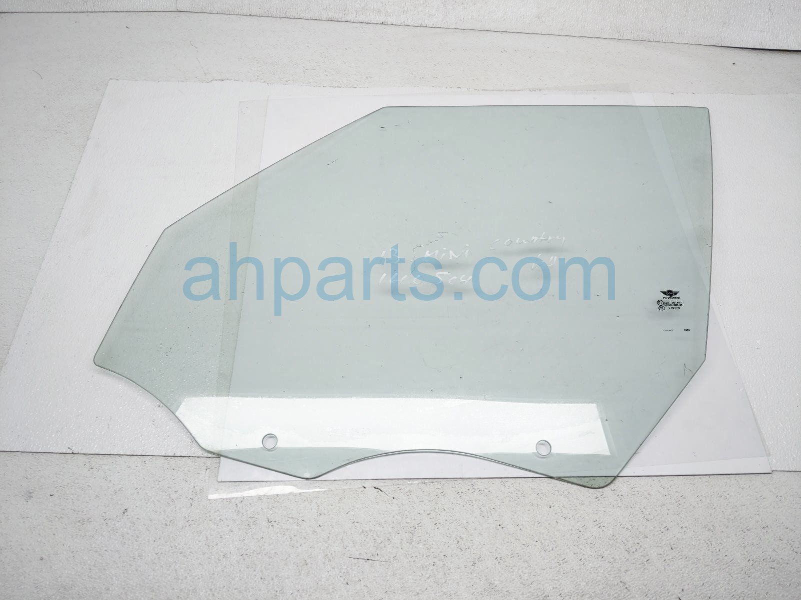 $75 BMW FR/LH DOOR GLASS WINDOW