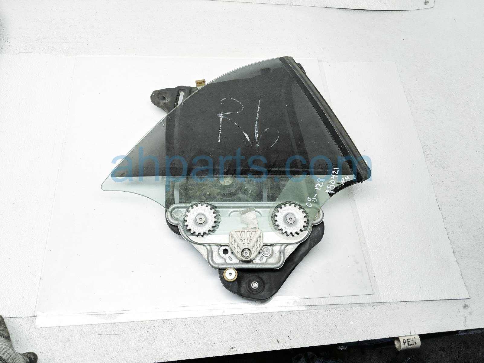 $75 BMW RH QUARTER GLASS WINDOW W/ MOTOR