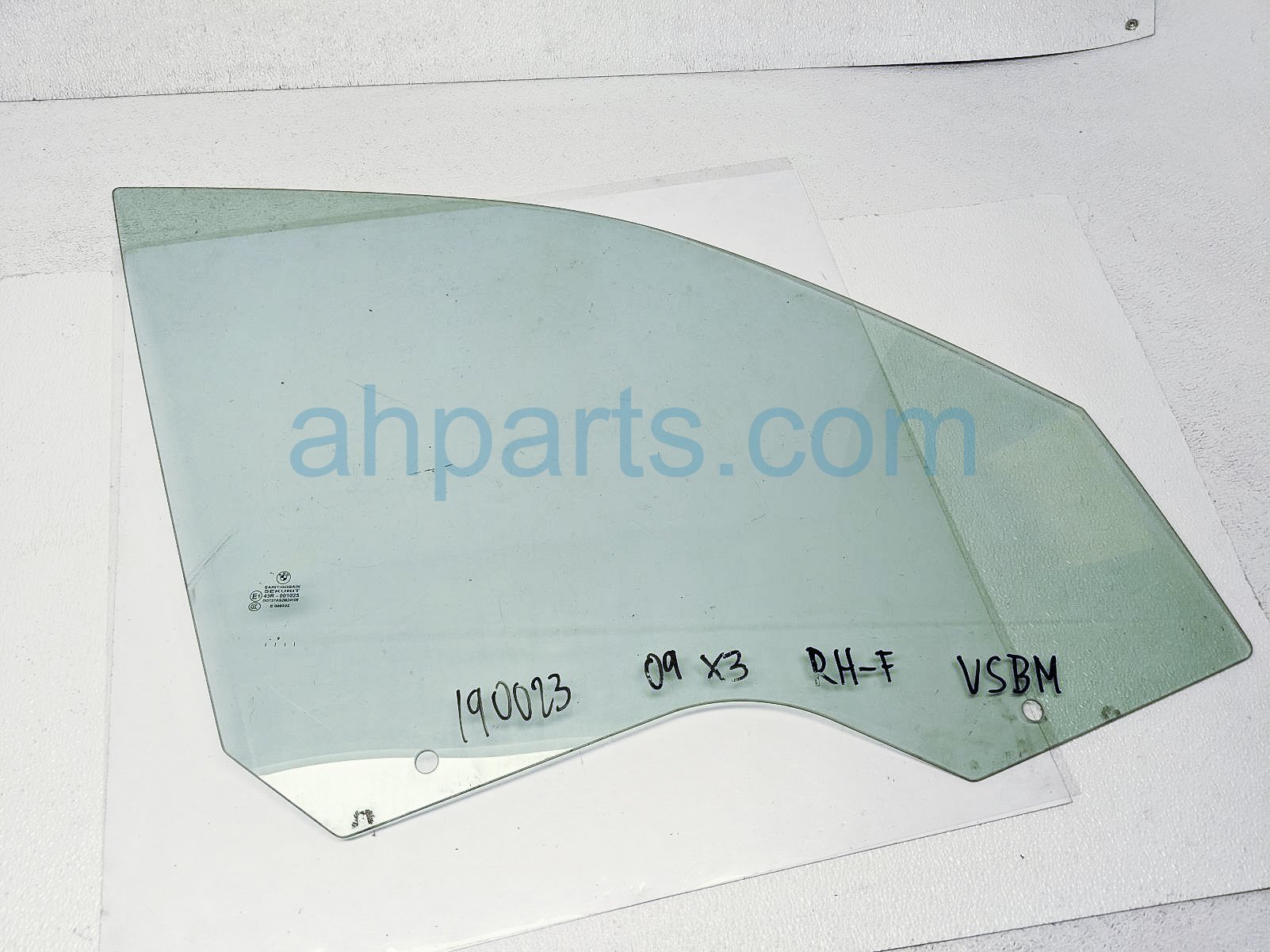 $65 BMW FR/RH DOOR GLASS WINDOW