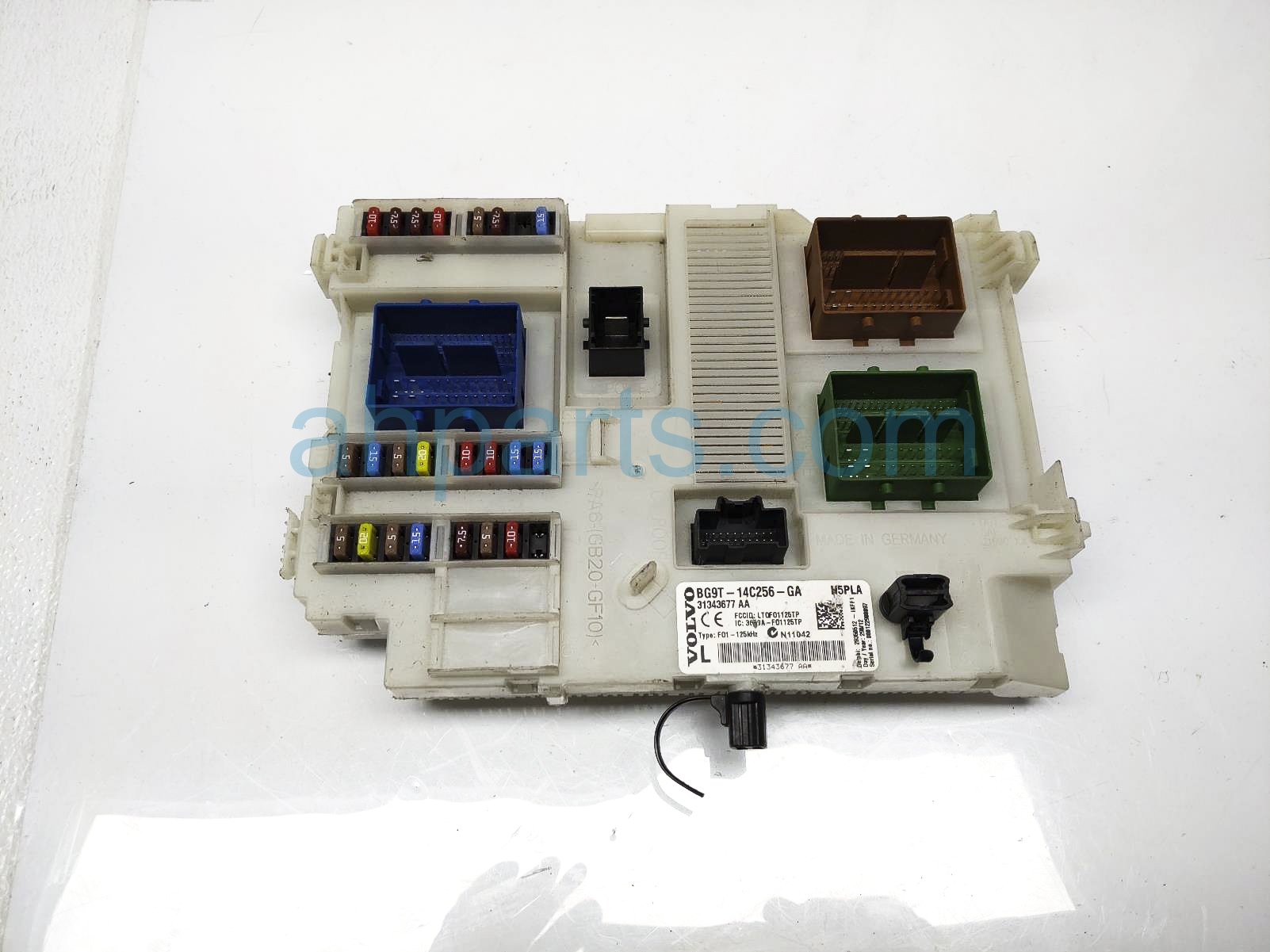 $39 Volvo RH FUSE BOX ASSY