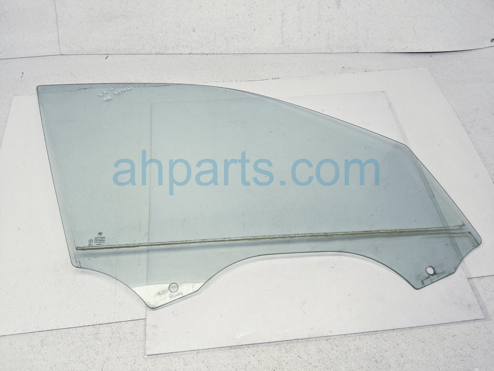 $80 BMW FR/RH DOOR GLASS WINDOW