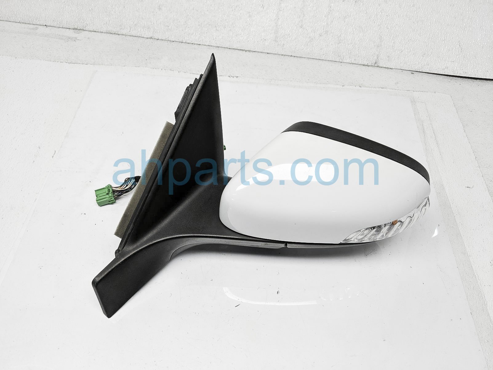 $195 Volvo LH SIDE VIEW MIRROR - WHITE