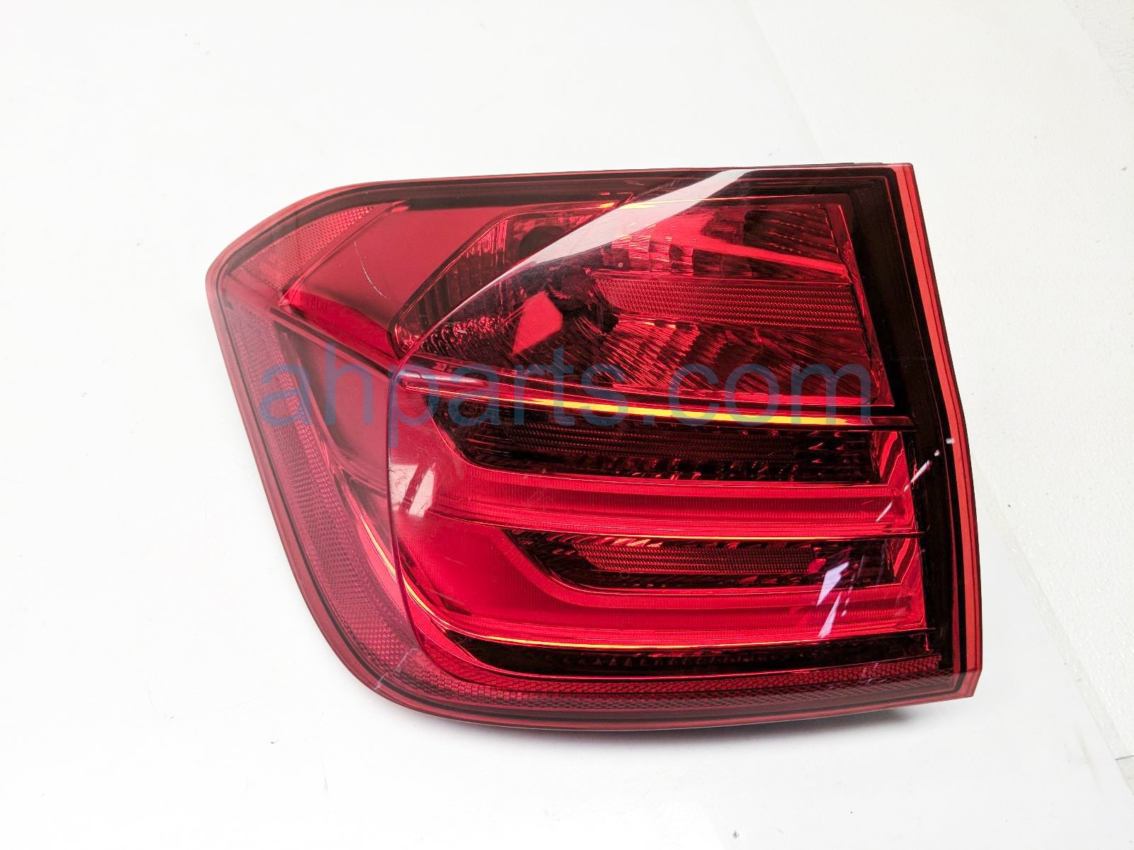 $90 BMW LH TAIL LAMP (ON BODY) - NOTES