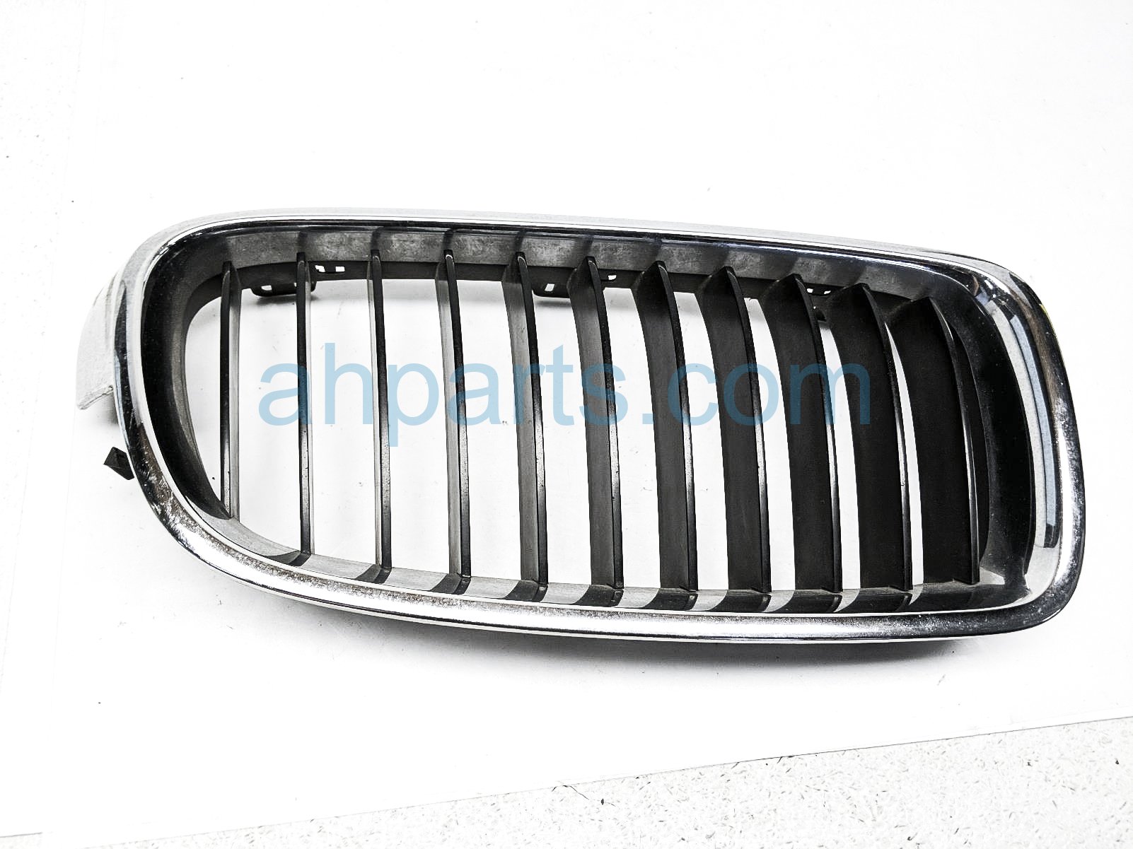 $39 BMW RH UPPER CENTER GRILLE