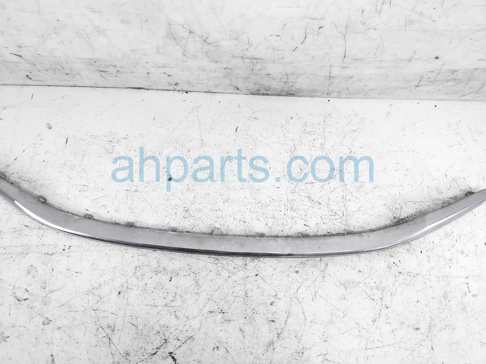 $45 Honda LOWER CENTER GRILLE MOLDING - CHROME