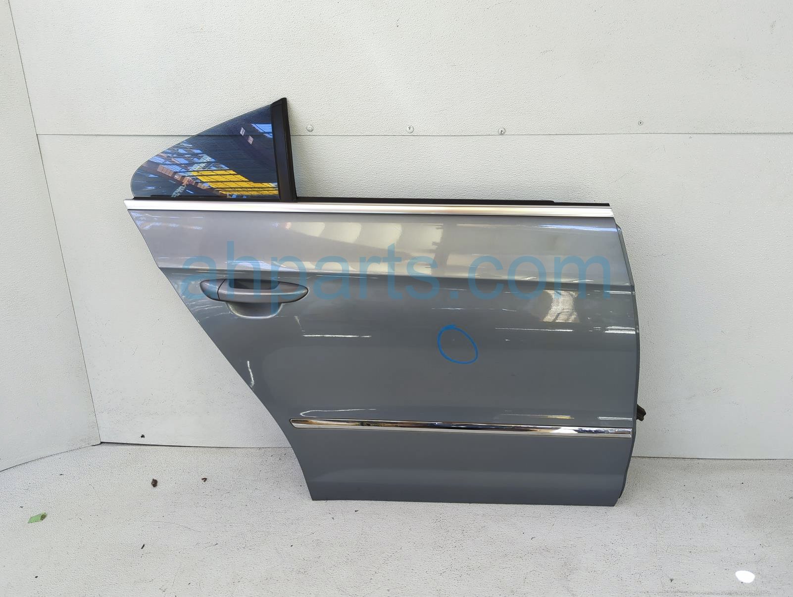 $150 Volkswagen RR/RH DOOR - GREY - COMPLETE -NOTES