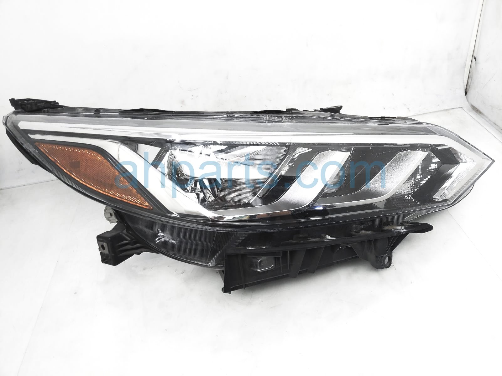 $249 Nissan RH HEADLAMP / LIGHT - NIQ