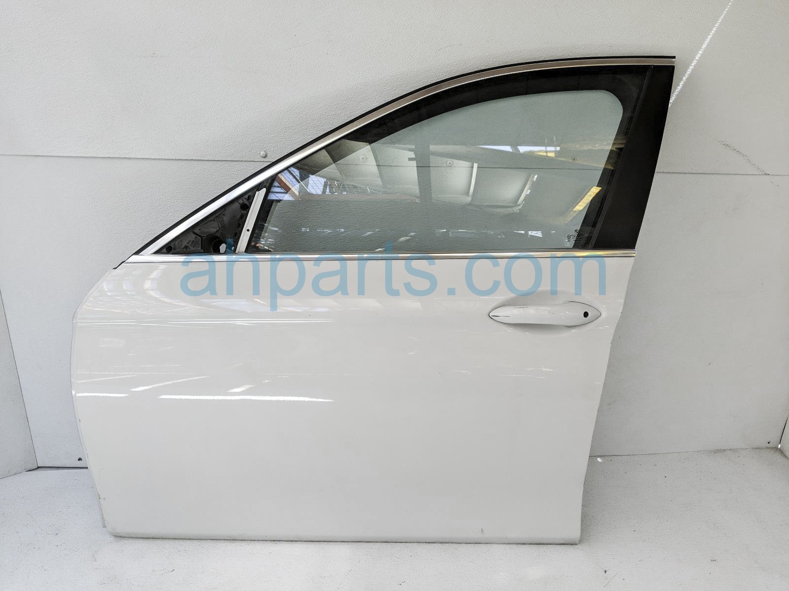 $299 BMW FR/LH DOOR - WHITE - NO MIRROR/PANEL