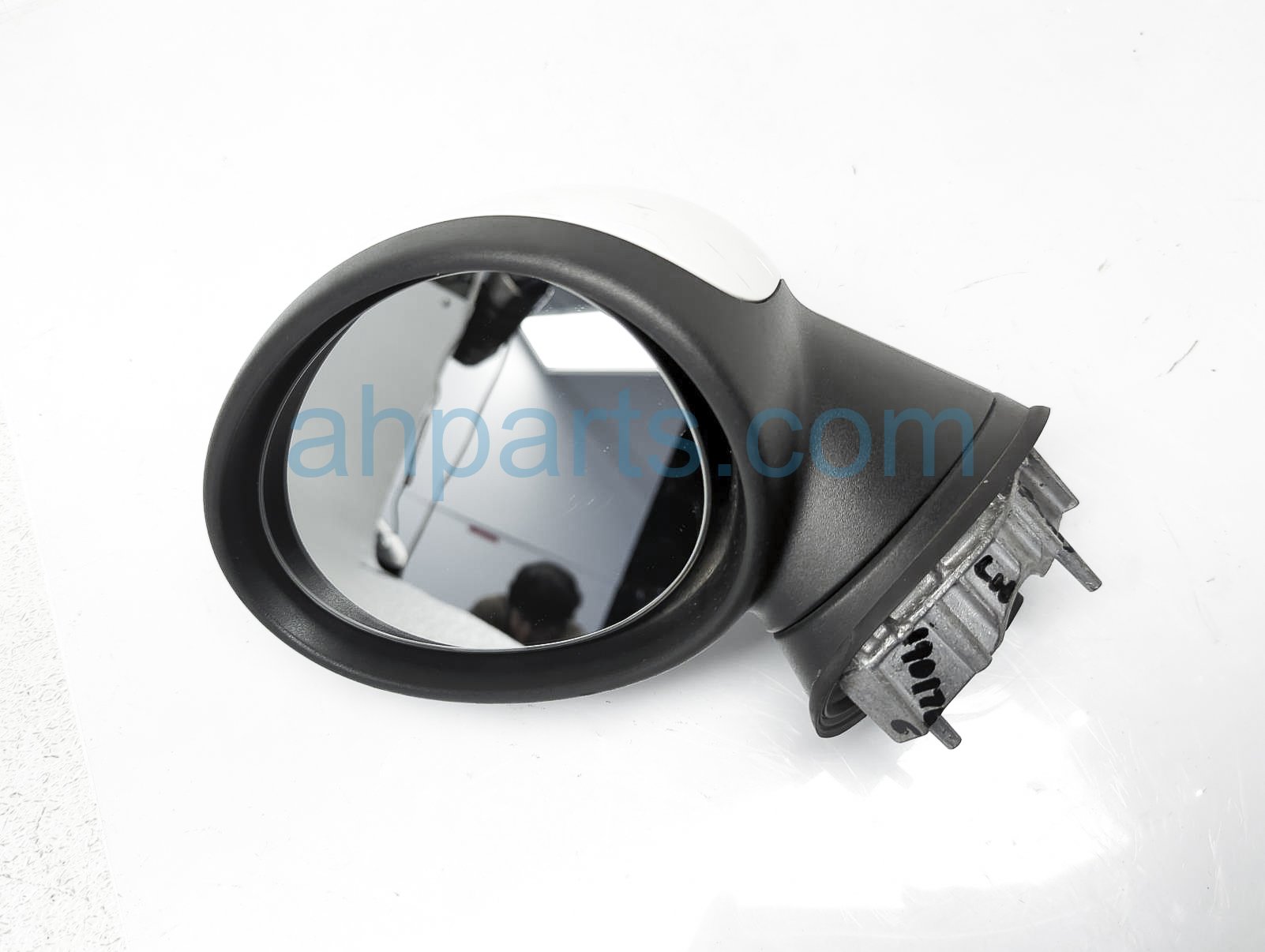 $50 BMW LH SIDE VIEW MIRROR - WHITE HOUSING