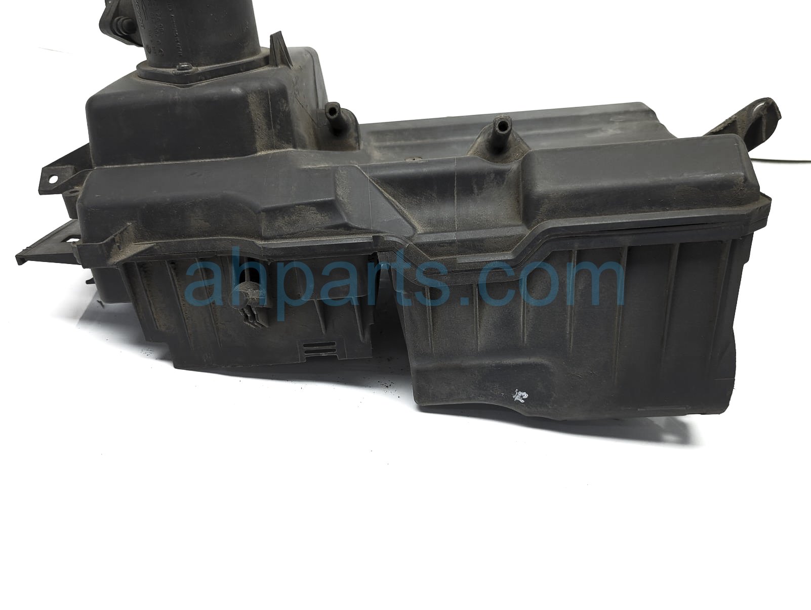 $75 Volvo AIR CLEANER BOX ASSY