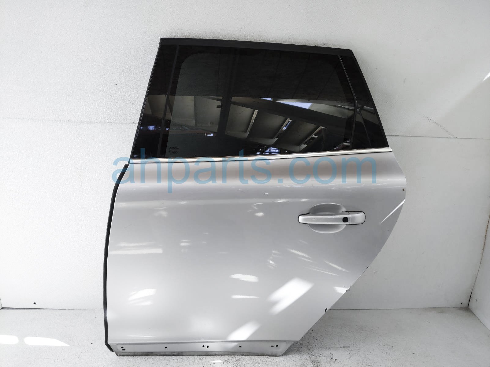 $300 Volvo RR/LH DOOR - SILVER