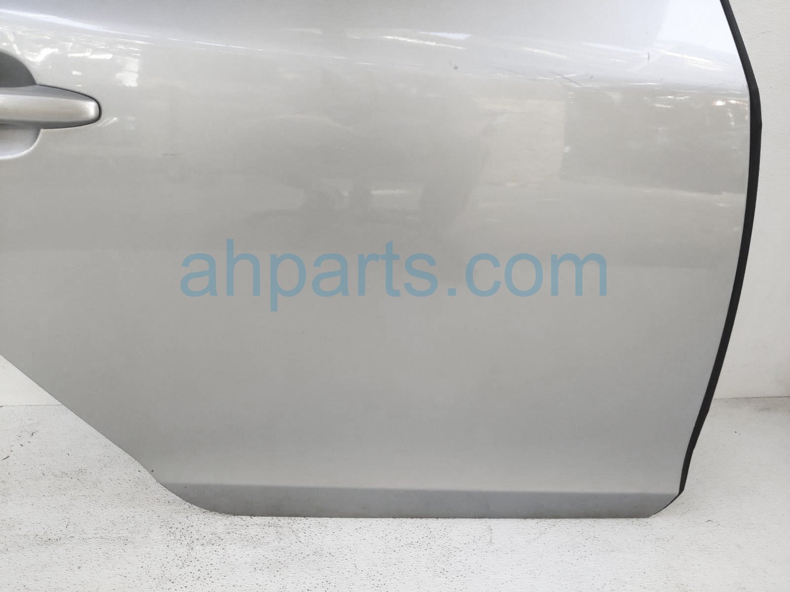 $199 Volvo RR/RH DOOR - SILVER