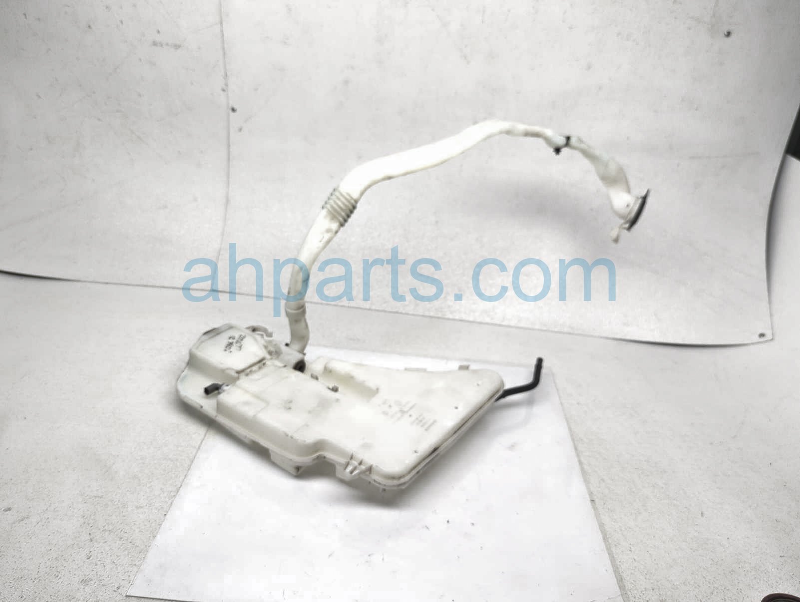 $80 BMW WINDSHIELD WASHER RESERVOIR TANK