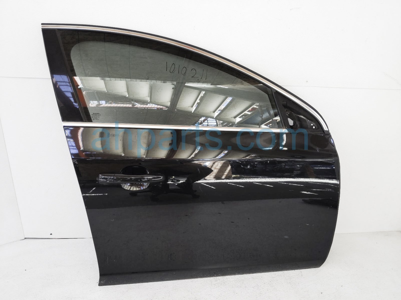 $249 Volvo FR/RH DOOR ASSY - BLACK - W/O TRIM