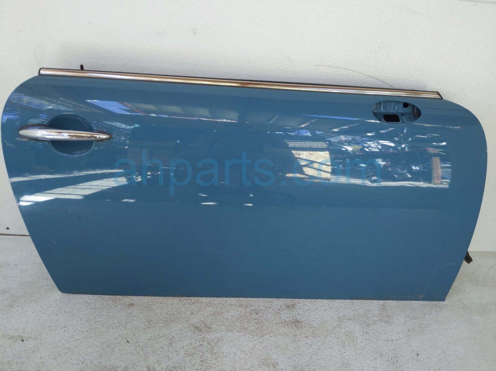 $150 BMW RH DOOR ASSEMBLY - BLUE - NO MIRROR