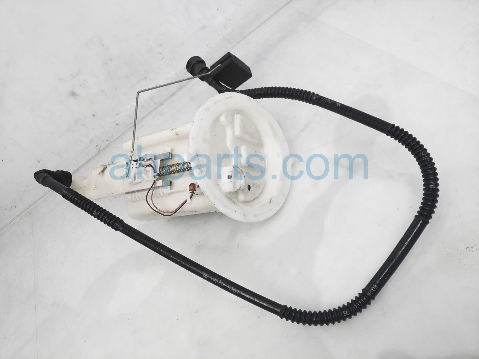 $49 Lexus GAS / FUEL SENDING UNIT (TANK MTD )