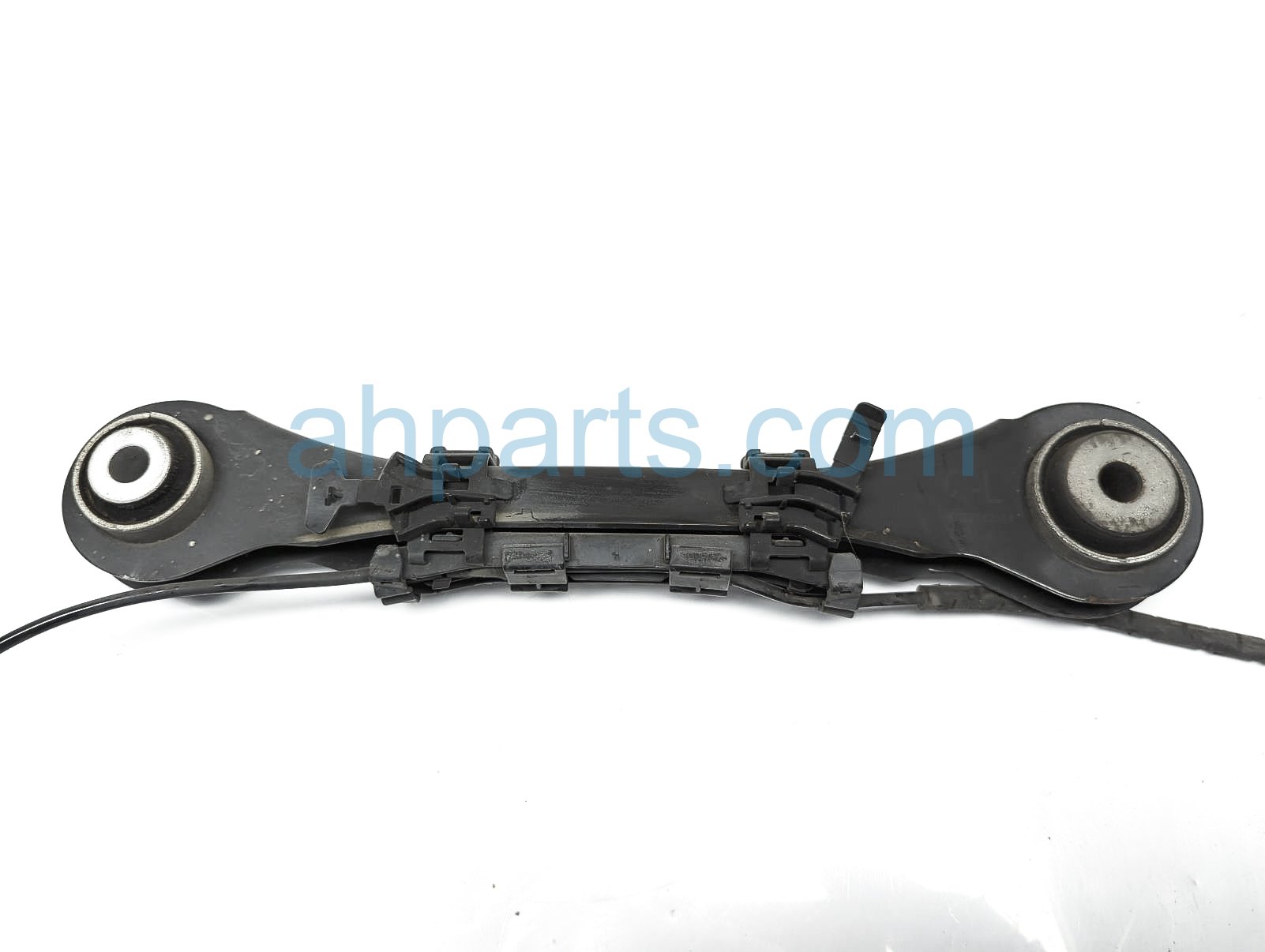 $30 BMW RR/LH UPPER CENTER REAR CONTROL ARM