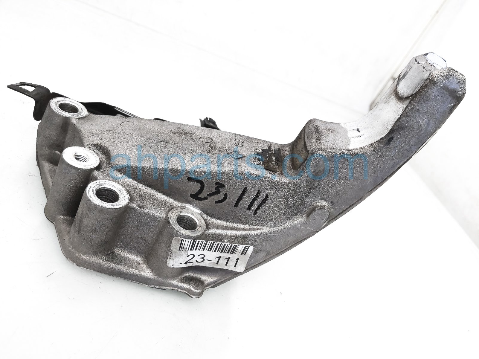 $20 Acura REAR ENGINE MOUNTING BRACKET