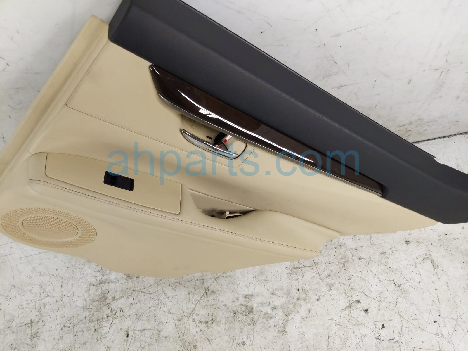 $125 Lexus RR/RH INTERIOR DOOR PANEL - TAN