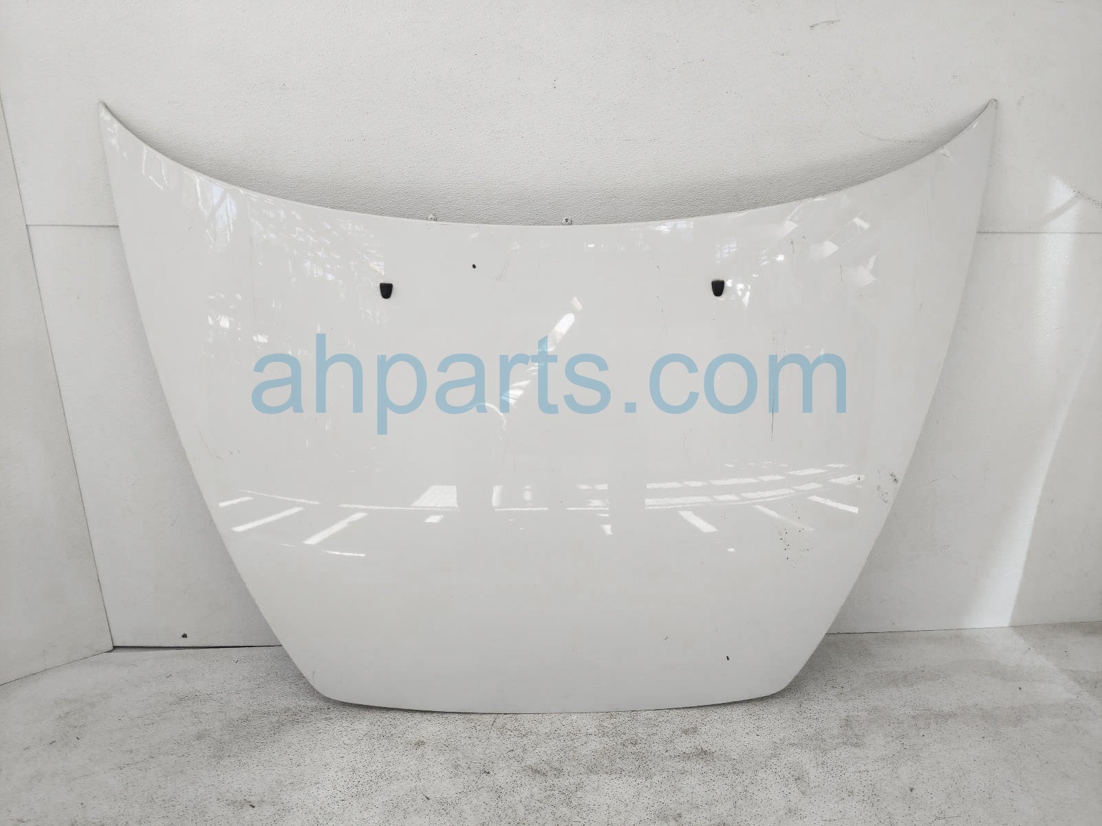 $89 Volvo FRONT HOOD - WHITE