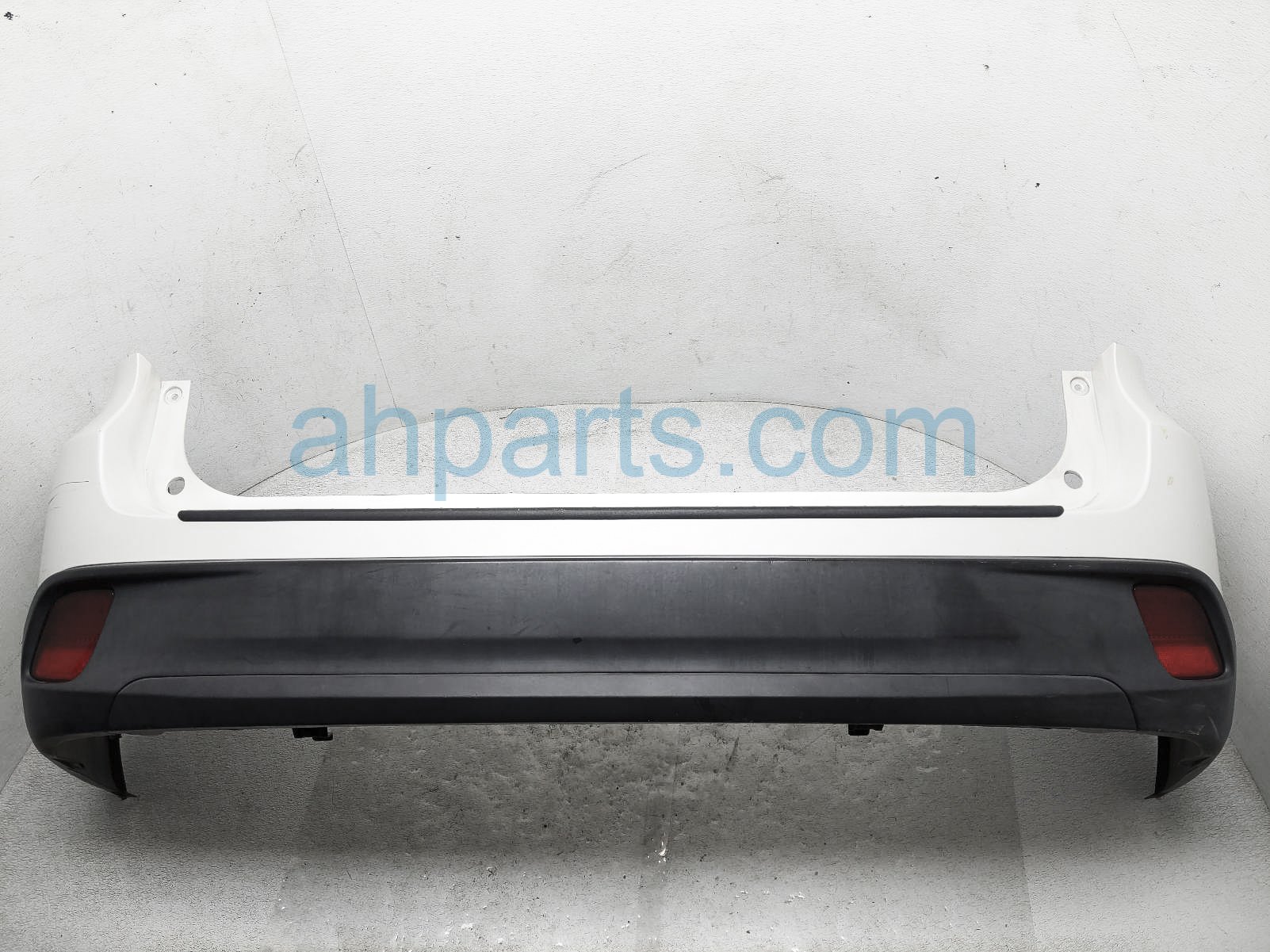 $399 Toyota REAR BUMPER COVER - WHITE - SCUFFS