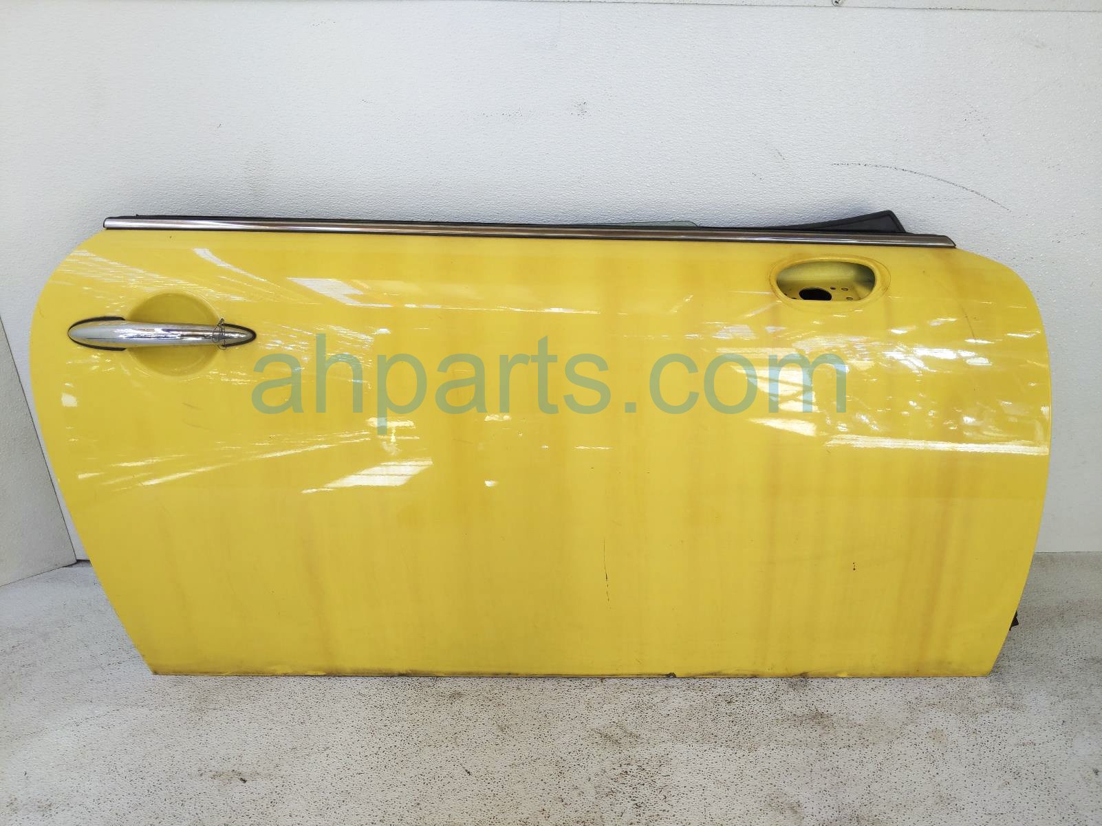 $150 BMW RH DOOR - YELLOW - COMPLETE - NIQ