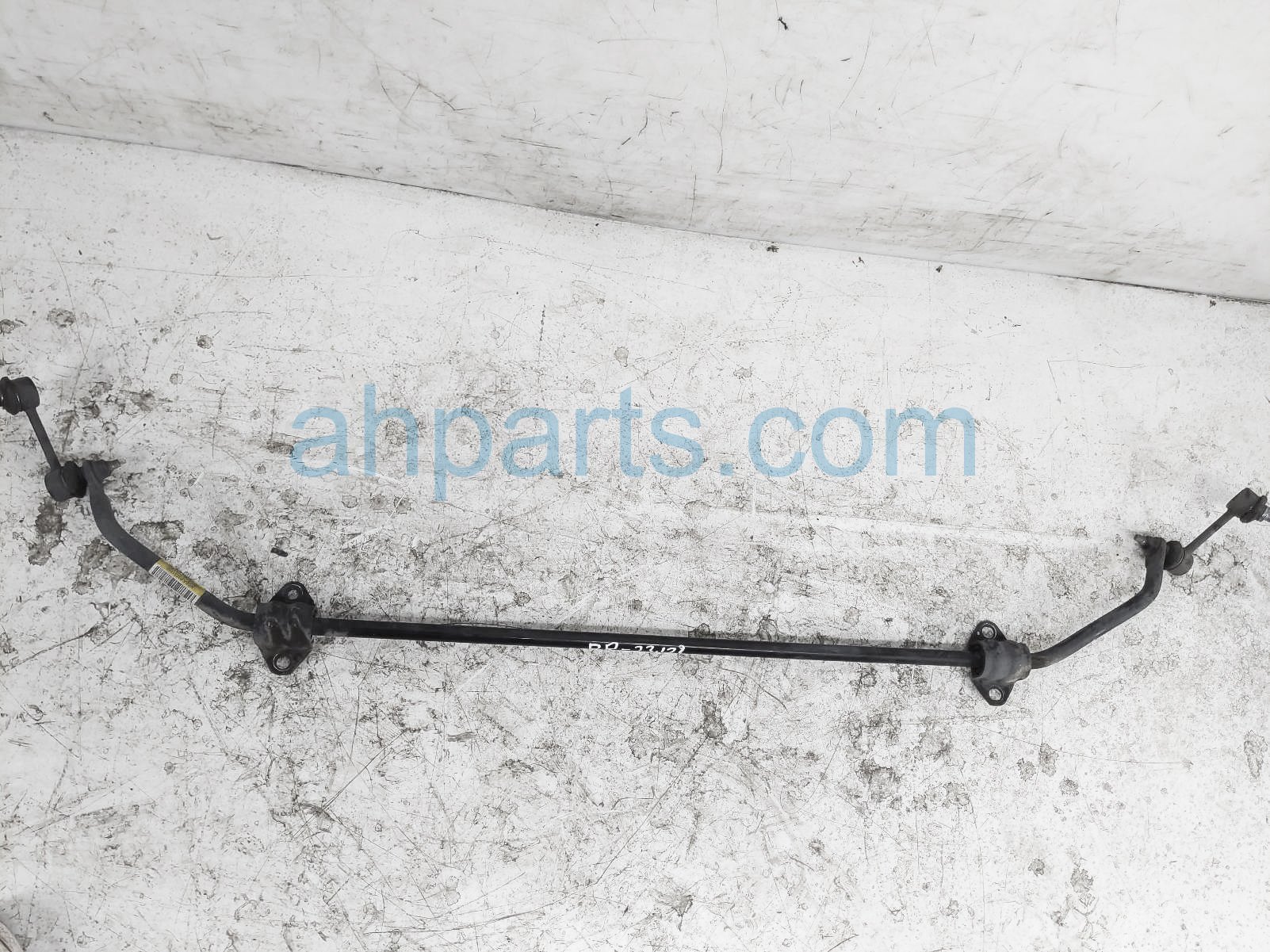 $75 Hyundai REAR STABILIZER SWAY BAR W/ LINKS