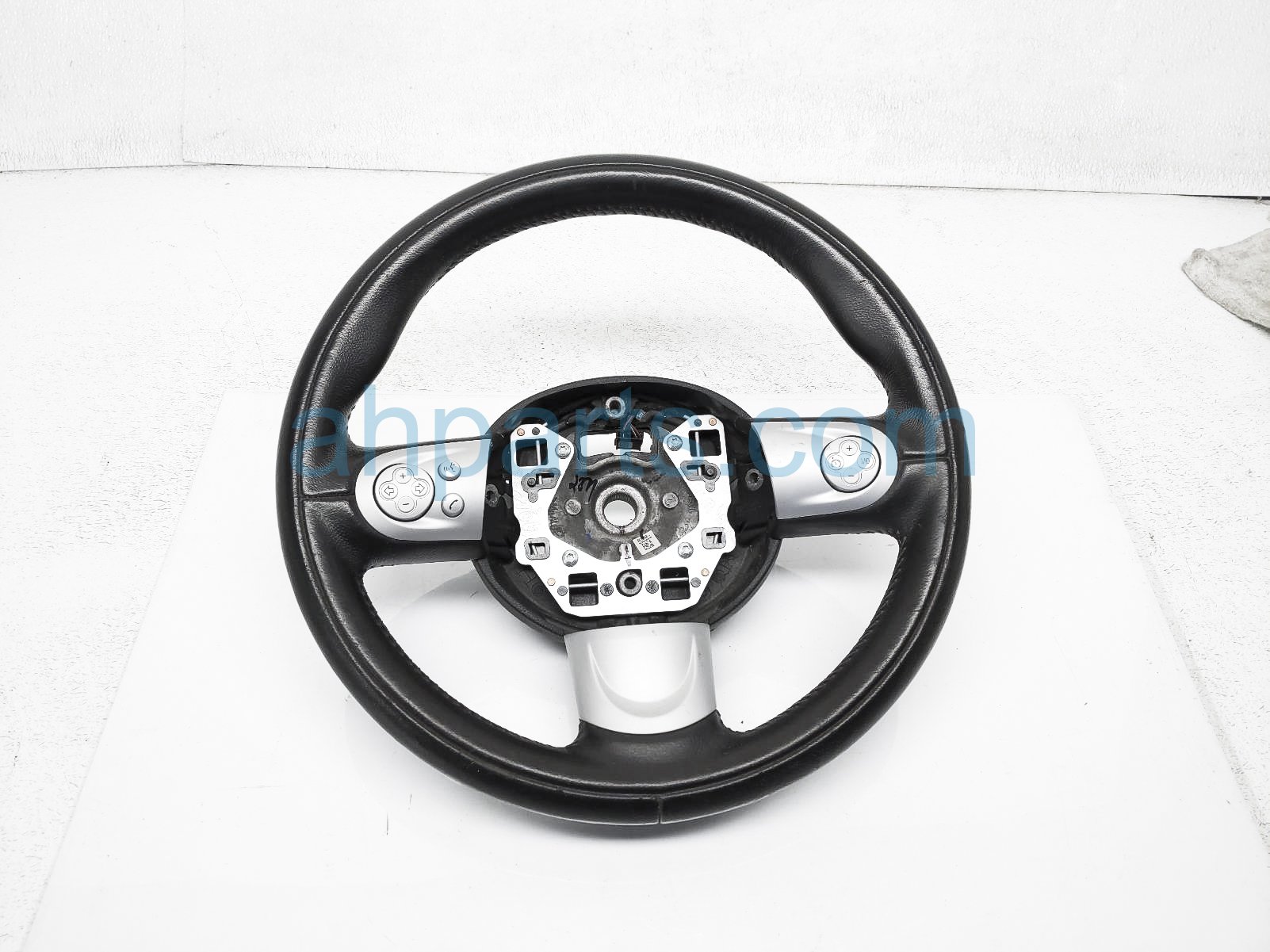 $100 BMW STEERING WHEEL - BLACK - HT