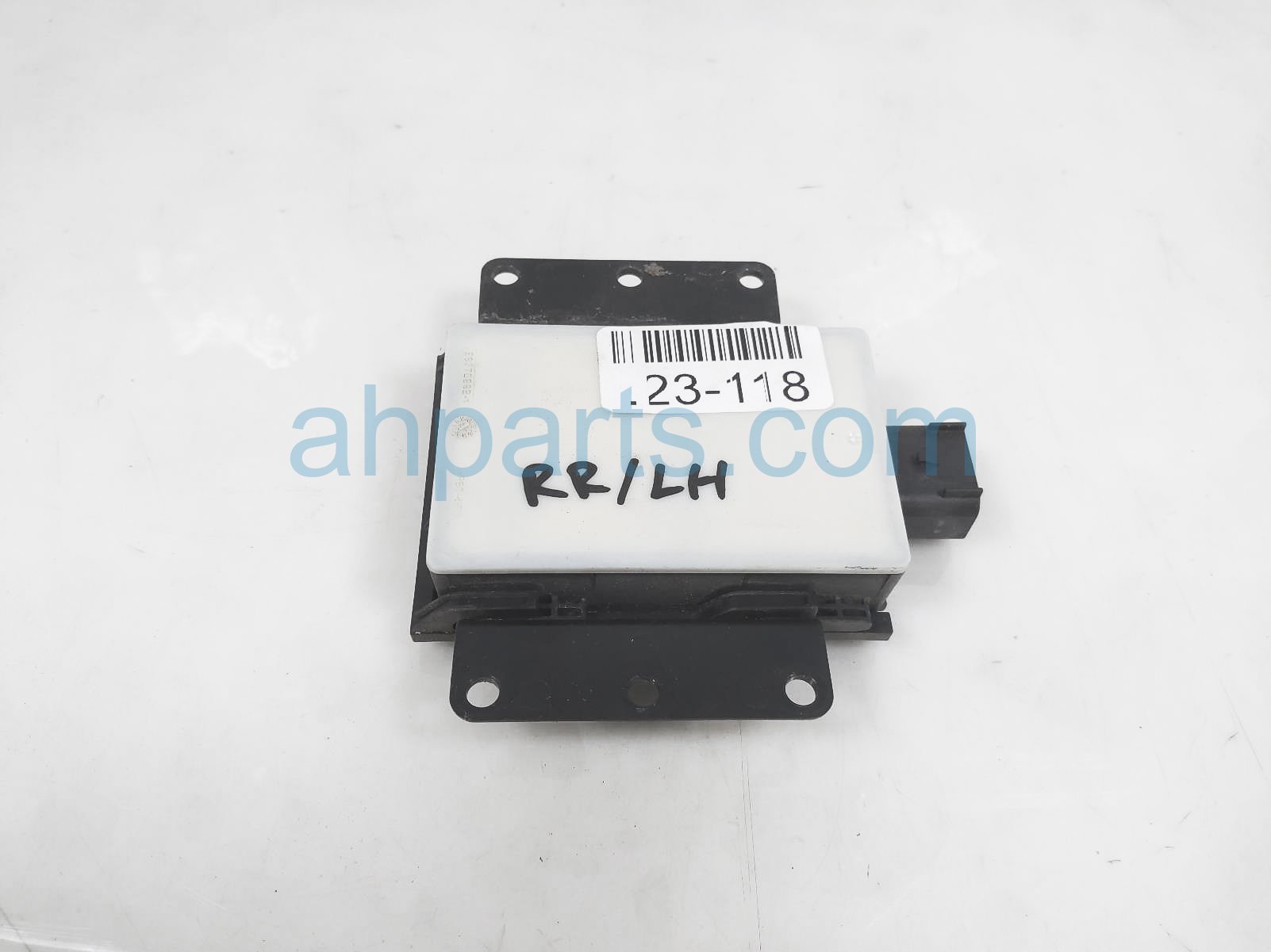 $125 Volvo RR/LH OBJECT SENSOR CONTROL UNIT